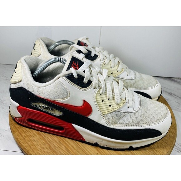 Athletic_Shoes